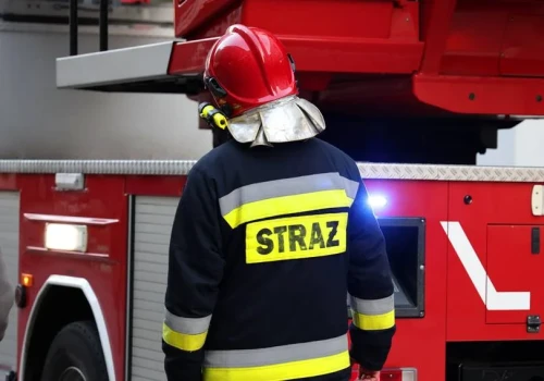Dramatyczna noc w Świnoujściu. Ogień w mieszkaniu, lokatorzy musieli uciekać