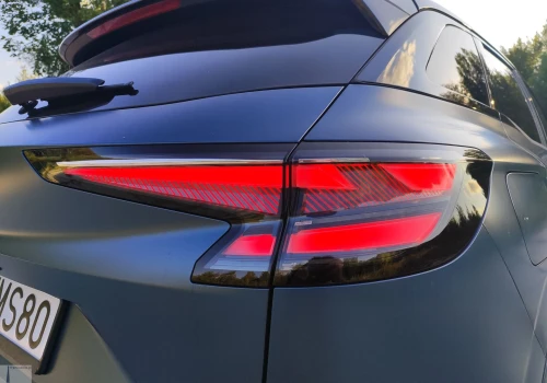 Stellantis kontra Renault: wojna na metraże w Paryżu i piąte stoisko