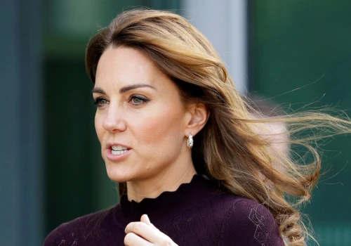 Śliwkowy to kolor jesieni 2026. Kate Middleton daje modną wskazówkę