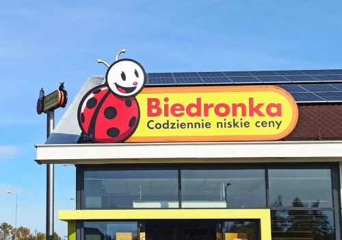 Szalone promocje w Biedronce od 28 września. Akcja 2+1 i przeceny aż do 80%, oferta ograniczona czasowo