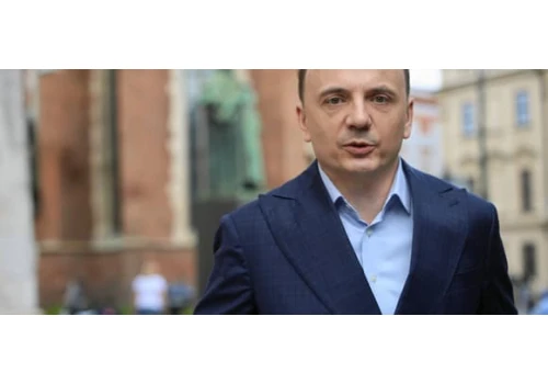 Pytamy Łukasza Gibałę: Wsparcie rodziny jest w polityce przydatne?