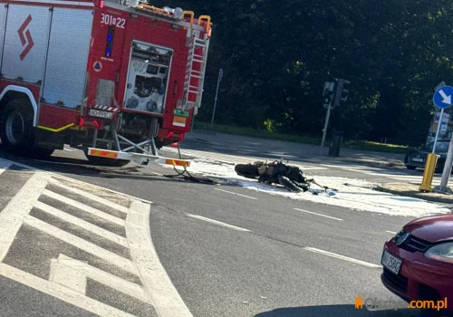 Groźne zdarzenie przy szpitalu miejskim w Olsztynie. 77-latek nie ustąpił pierwszeństwa motocykliście