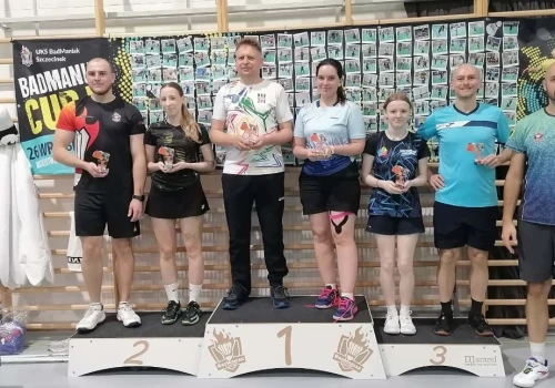 UKS Kometka z medalowym dorobkiem. Młodzi badmintoniści przywieźli ze Szczecinka aż 10 statuetek