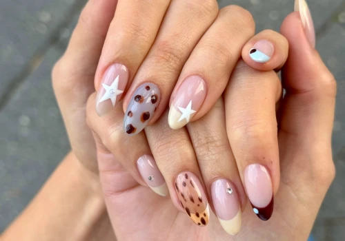 Trendy w manicure na jesień 2026. Nie brąz, nie burgund