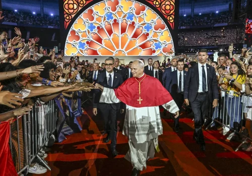 Papież Leon XIV we Francji. W zlaicyzowanym kraju patrzą na niego miliony
