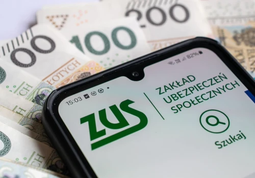 Trwa wypłata czternastek. Niektórych czeka przykra niespodzianka. ZUS może zażądać zwrotu świadczenia