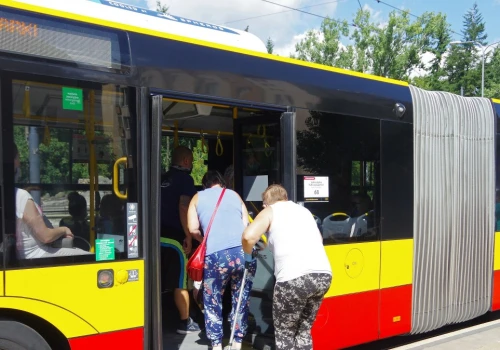 Emerytom wystarczy dowód osobisty. Bilety mają za darmo