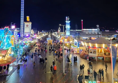 Incydent na Oktoberfeście. Pięciu policjantów obezwładniło turystę
