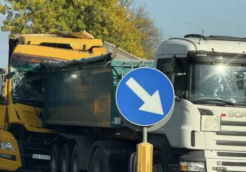 Poważny wypadek na DK12. Zderzyły się trzy ciężarówki, dwie osoby w szpitalu
