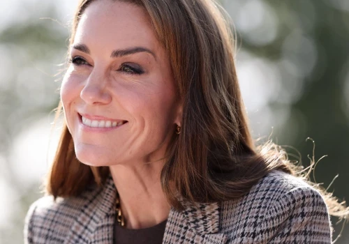 Księżna Kate wybrała marynarkę w idealny jesienny wzór. Znalazłyśmy 3 podobne z sieciówek