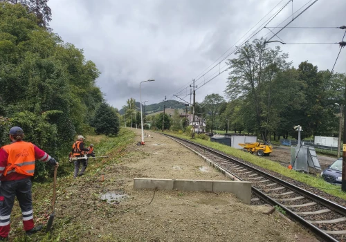 Ruszyła przebudowa peronu w Piwnicznej-Zdroju. Pasażerowie zyskają wygodniejszy przystanek