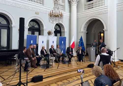 Leki znikały. Pacjenci zostawali z kwitkiem. Państwo odrobiło lekcje