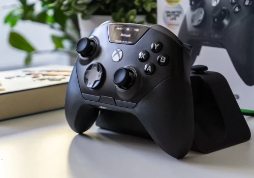 SteelSeries Aeon Pro to przełom - recenzja. W końcu pad z szybką zmianą PC/Xbox