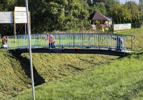 Zaskakująco szybka reakcja służb miejskich po naszej interwencji. Ruszył remont kładki przy ulicy Zajęczej