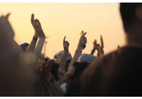 Usłyszeć więcej... Niezwykły koncert w ciemności w Pławnie w gminie Gidle