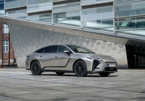 Lexus zmienia swoją hybrydę. Pierwszy taki model już trafił do Polski