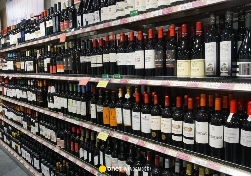 Polacy coraz rzadziej sięgają po alkohol. Budżet traci na akcyzie