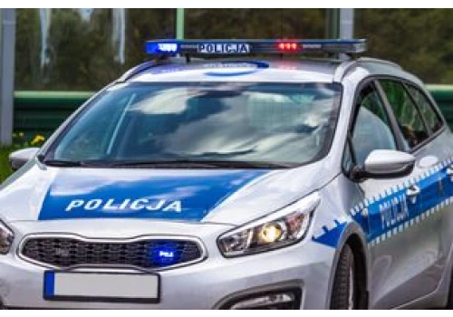 Zderzenie BMW z motorowerem w Staszowie. 63-latek trafił do szpitala