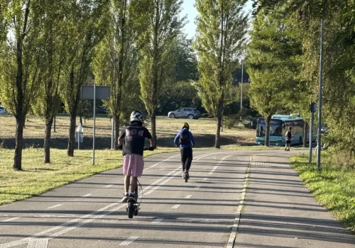 Zakaz jazdy na hulajnogach elektrycznych po velostradzie. Jest pomysł zmian