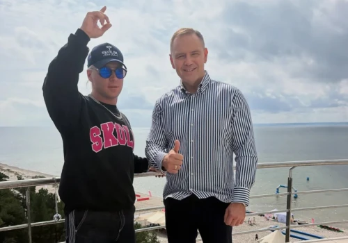 Czy teksty Skolima powinny śpiewać dzieci? Realny problem czy próba grillowania artysty, który powiedział „tak” prezydentowi?