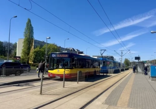 Nowe perony, buspas i przejścia przez Legnicką. Wiosną 2028 roku wszystko stanie się jasne