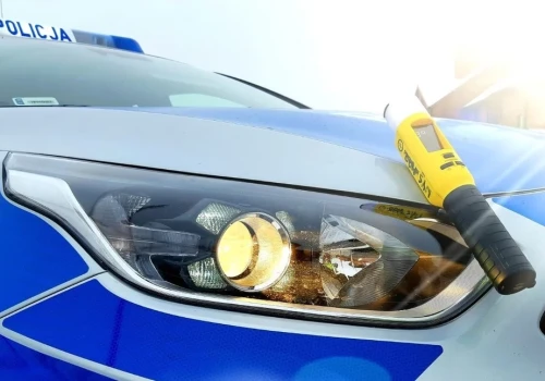 Miał ponad 2 promile i dożywotni zakaz prowadzenia. 56-latek odpowie przed sądem