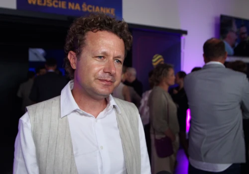 Maciej Pertkiewicz: AI w projektowaniu wnętrz to droga na skróty. Chętnie z niej korzystam