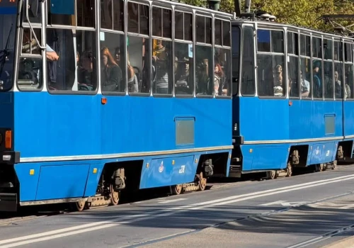 Brakuje tramwajów? Na linie wróciły wysokopodłogowe „stopiątki” wycofane z ruchu siedem miesięcy temu
