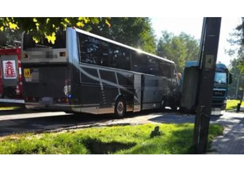 Wypadek autokaru wiozącego dzieci. Lądował śmigłowiec LPR