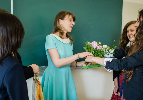 Dzień Nauczyciela zmorą rodziców? „Proszę, nie zaśmiecajmy już tej grupy”