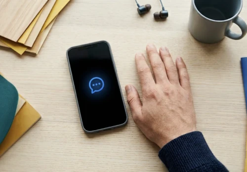 Masz małą firmę i robisz wszystko sam? Wysyłkę SMS do klientów możesz już oddać AI