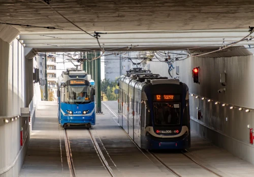 Zmieniły się trasy i numery tramwajów i autobusów miejskich. A co z wykupionymi biletami okresowymi?