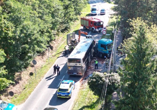 Wypadek pod Grodziskiem Mazowieckim. Autokarem podróżowały dzieci