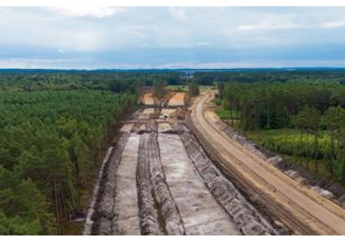 Budują nową drogę do elektrowni. Ułatwi też wakacyjne wyjazdy nad morze
