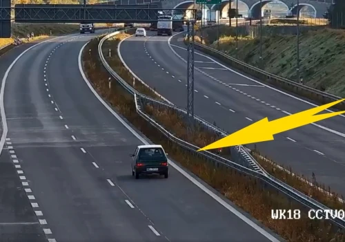 Wjechał przez bramkę techniczną i ruszył pod prąd. Szokujące nagranie z S61