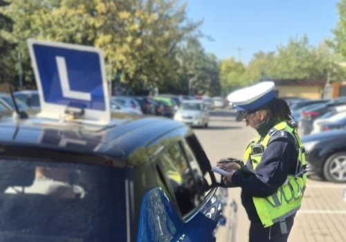 60-letni instruktor nauki jazdy w Toruniu pijany uczył kursantkę