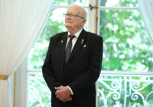 Medal UW dla dr. Tomasza Krawczyka