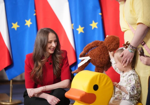 Dodatkowy zasiłek opiekuńczy na chore dziecko: Nawet 120 dni wolnego dla rodziców