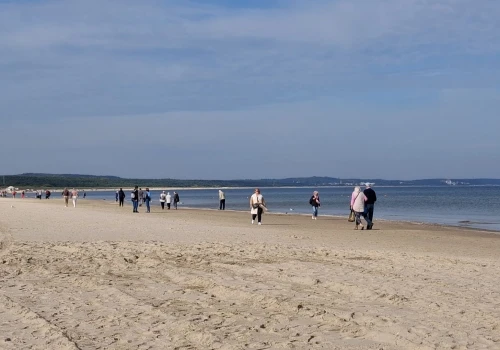 Wielu turystów wybiera jesienny wypoczynek nad morzem