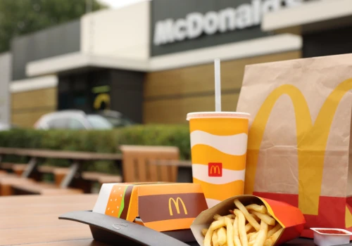 McDonald’s dzięki AI podnosi ceny w „lepszych” lokalach
