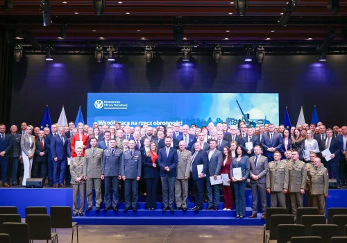 Krajowy przemysł zbrojeniowy fundamentem modernizacji Sił Zbrojnych RP. Szef MON wręczył umowy 86 polskim przedsiębiorcom