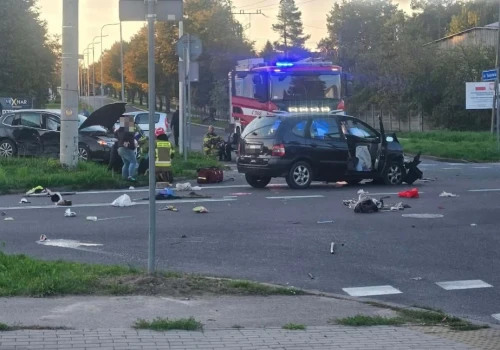 Z ostatniej chwili! Wypadek na skrzyżowaniu w Ciechanowie. Trzy osoby trafiły do szpitala