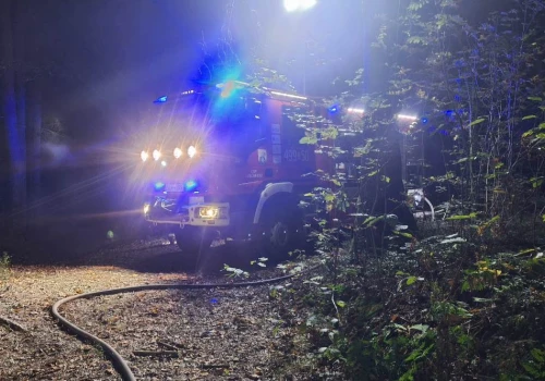 Na miejscu pożaru strażacy i policjanci