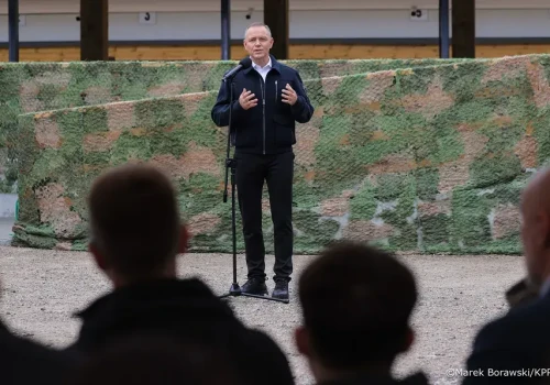 Uroczyste otwarcie strzelnicy w Bogutach-Piankach. Nawrocki chce zwiększenia dostępu do broni