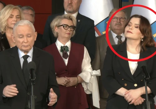 Co za scena! Aniołek Kaczyńskiego zadziwił podczas konferencji. „Ch** z tą Polską wschodnią”