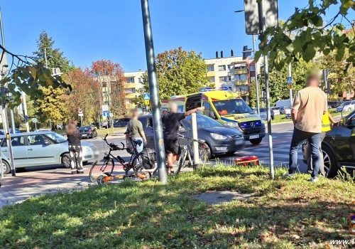 Wypadek w Tychach. Rowerzystka trafiła do szpitala, kierowca samochodu stracił prawo jazdy