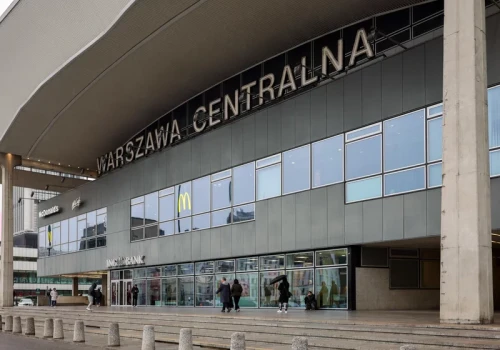 Para uprawiała seks przed Dworcem Centralnym. Nagranie obiegło sieć