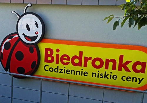 Ogromne rabaty w Biedronce tylko 30 września. Promocja na cukier, masło aż 58% taniej i hit za jedyne 1,49 zł