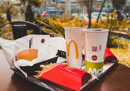 Kto ustala ceny w McDonald’s? Okazuje się, że sztuczna inteligencja!