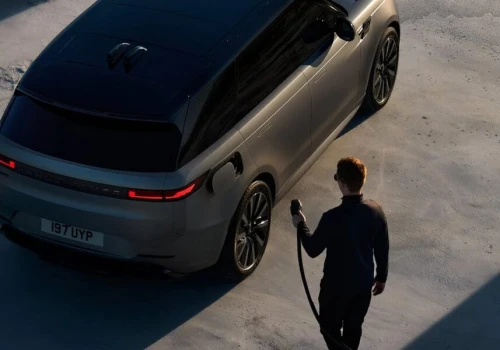 Range Rover Sport Electric wchodzi do gry. Ma do 550 KM i potężny akumulator